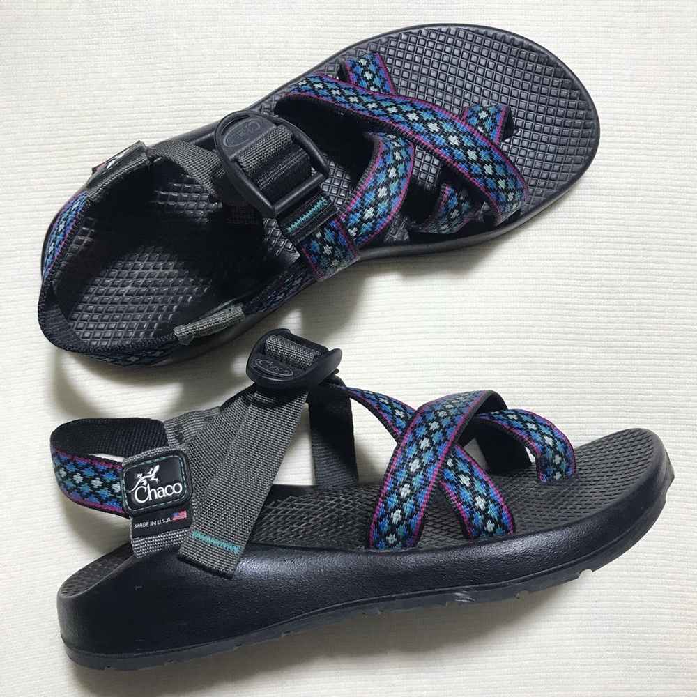 Chaco women’s sandal black and blue print size 7